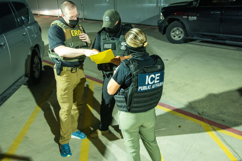 More than 500 Americans detained by immigration agents under Trump administration | De Último Minuto English