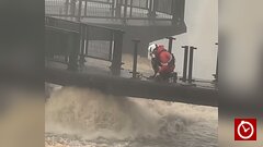 Iguazú Falls surge forces closure of Devil’s Throat walkway in Brazil | De Último Minuto English