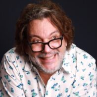 Comedian Kenny Grullón assaulted at his residence; actor is in good health | De Último Minuto English