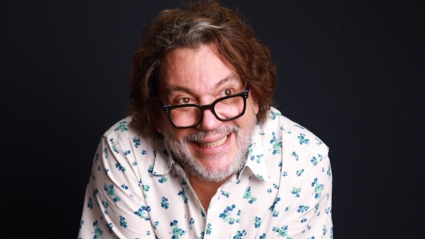 Comedian Kenny Grullón assaulted at his residence; actor is in good health | De Último Minuto English