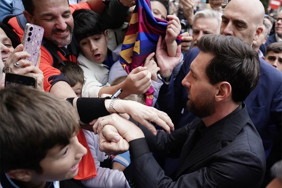 Messi arrives in Asturias to receive the Princess of Asturias Award and recalls his father's excitement | 1 | Messi arrives in Asturias to receive the Princess of Asturias Award and recalls his father's excitement | De Último Minuto English