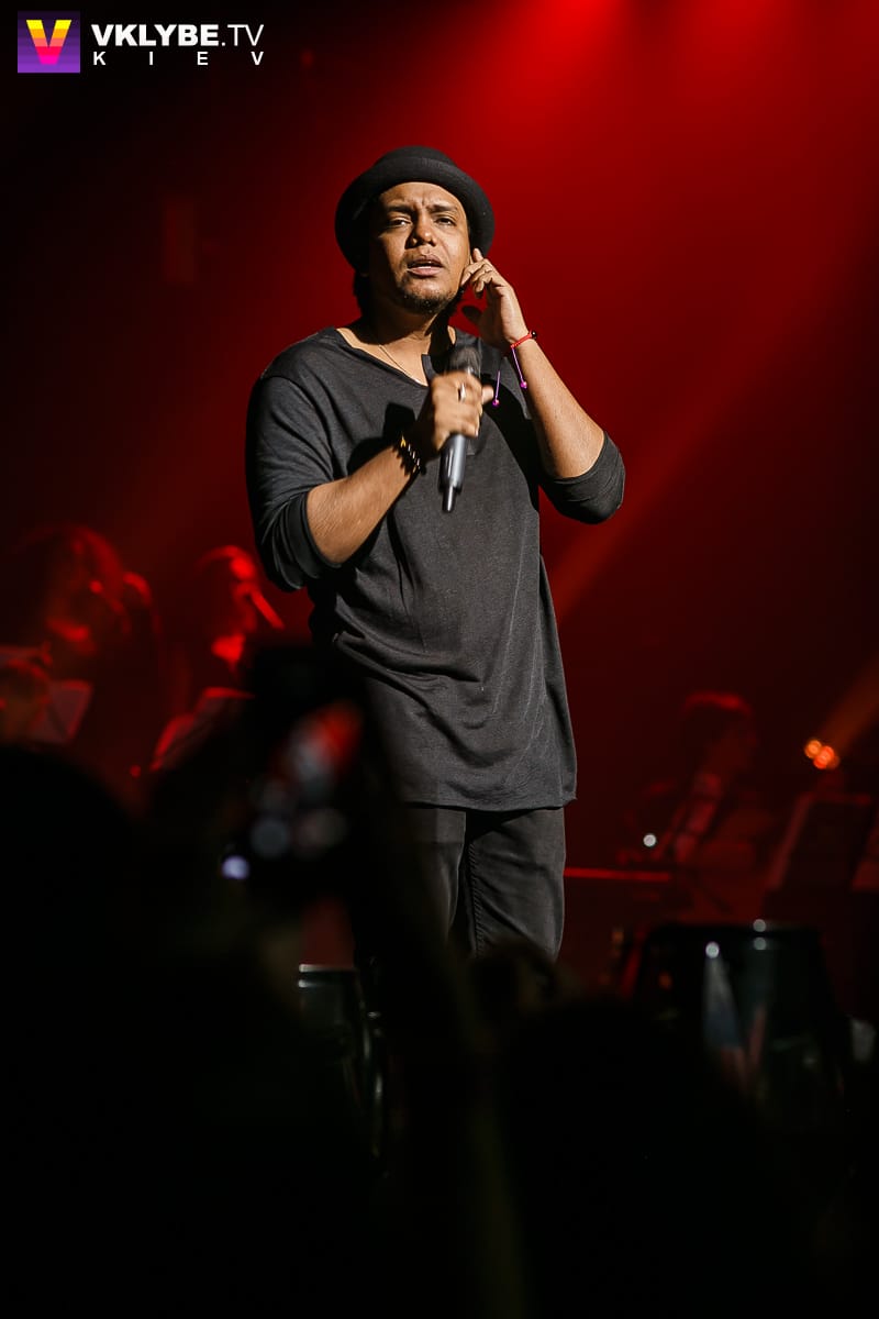 Cantante Tony Remol
