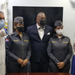 Doctor Cruz Jiminián junto a comisión Mi País Seguro