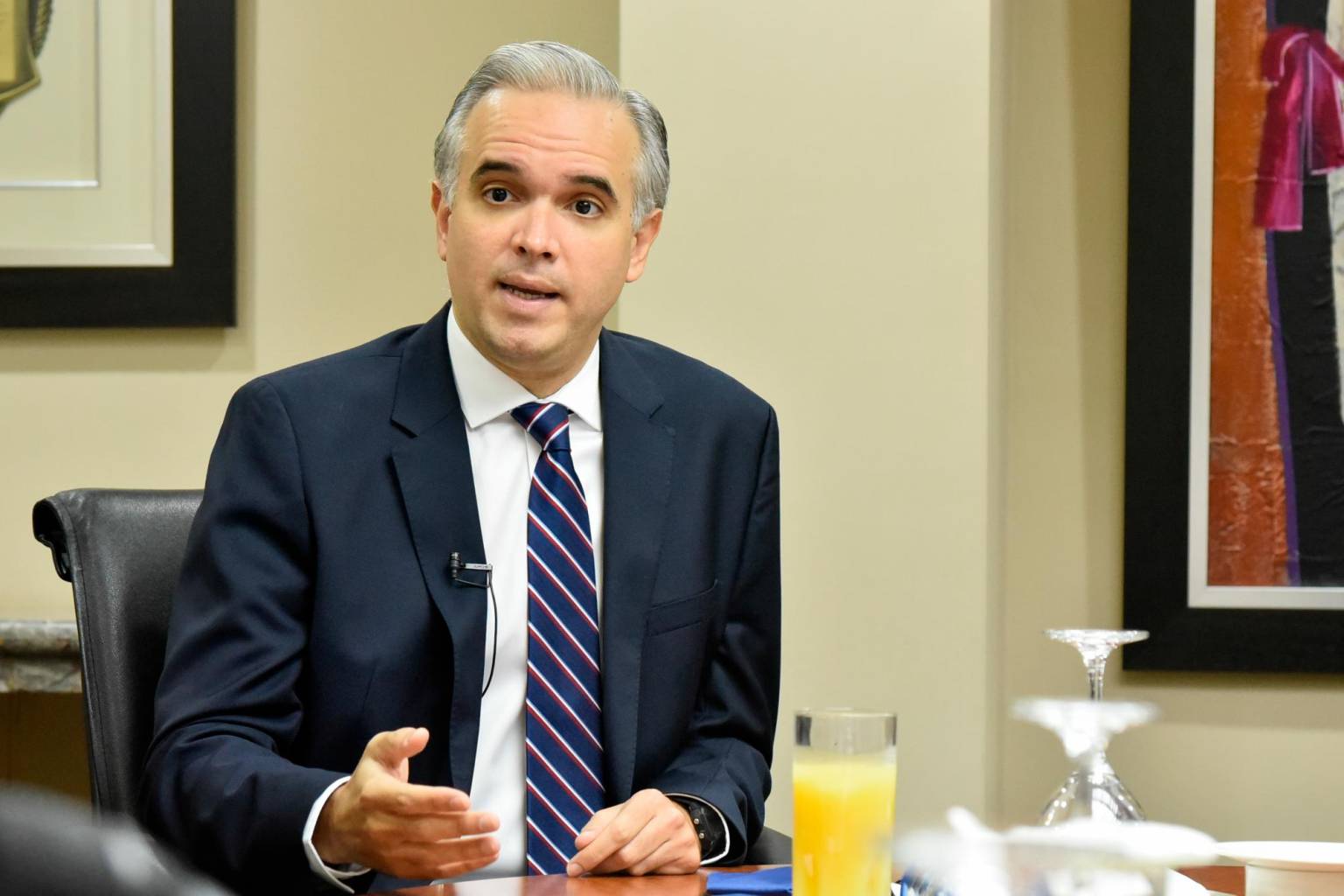 Ministro de Educación pide apoyo de la Contraloría para reforzar supervisión de mantenimiento escolar