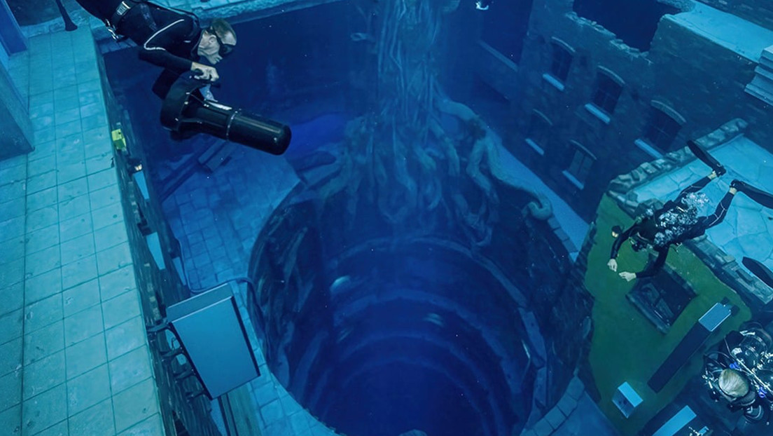 Piscina Deep Dive, ubicada en Dubái (Emiratos Árabes Unidos)