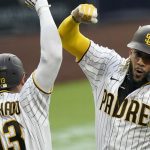 Peloteros dominicanos Manny Machado y Fernando Tatis Jr