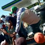 Productores regalan leche