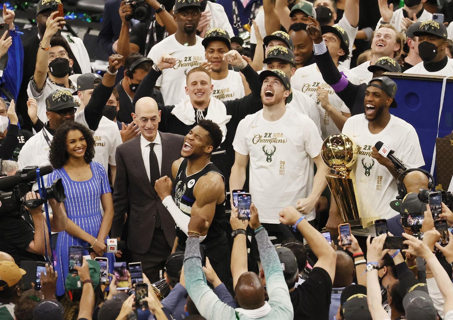 Milwaukee Bucks logran su primer título de la NBA en 50 años