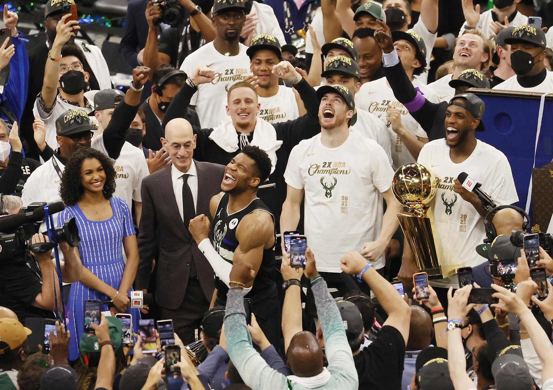 Milwaukee Bucks logran su primer título de la NBA en 50 años