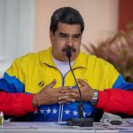 Nicolás Maduro saluda firma de memorándum para diálogo con oposición venezolana