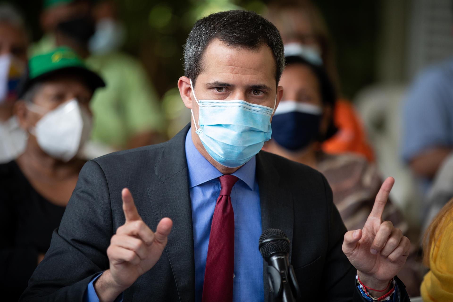 Guaidó advierte a Maduro que "se profundizará el conflicto" si no hay acuerdo