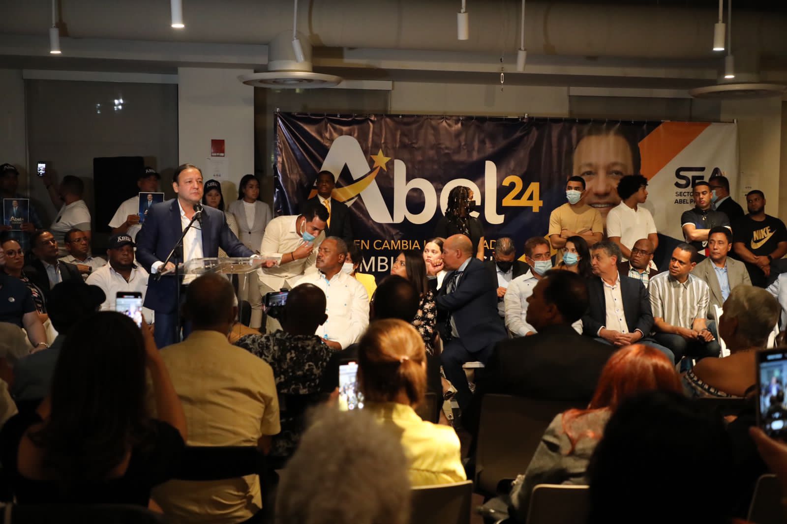 Abel Martínez reafirma su compromiso con los dominicanos en el exterior