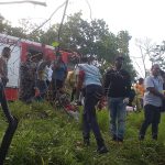 El director del Hospital Provincian Doctor Ángel Contreras, doctor Rafael De Luna, afirma que son decenas los heridos por un deslizamiento de un autobús que iba con destino Santo Domingo a Nagua. El accidente ocurrió en el cruce Bayaguana- Monte Plata