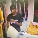 Apresan hombre captado en cámara mientras robaba en tienda de Dajabón