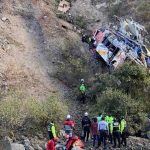 Al menos 29 muertos tras caer autobús de carretera central de Perú