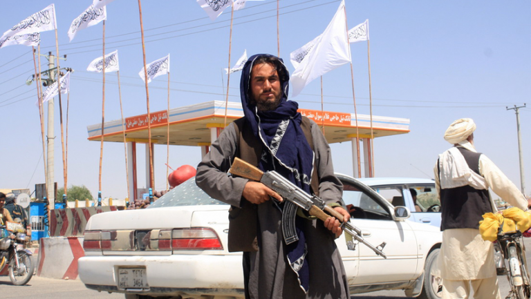 Talibanes aseguran que Afganistán tendrá nueva Constitución