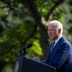 Biden pide no dejar que Trump "reescriba la historia" del asalto al Capitolio