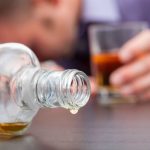 Reportan varios muertos por bebidas alcohólicas adulteradas en SFM