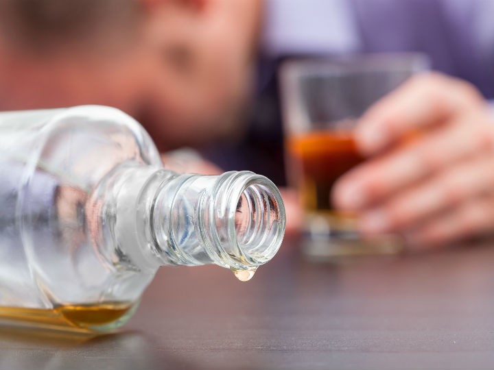 Reportan varios muertos por bebidas alcohólicas adulteradas en SFM