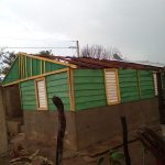Fuertes vientos en medio de aguacero dejan varias casas sin techo en Dajabón