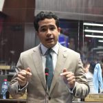 Omar Fernández somete proyecto que penalizaría hasta con prisión el maltrato animal