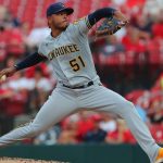 Dominicano Freddy Peralta listo para reintegrarse a Cerveceros