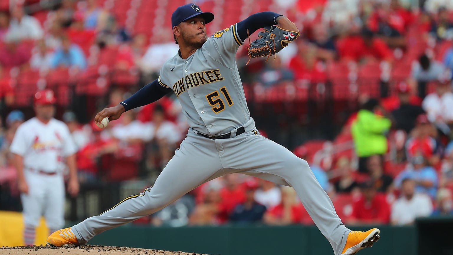 Dominicano Freddy Peralta listo para reintegrarse a Cerveceros