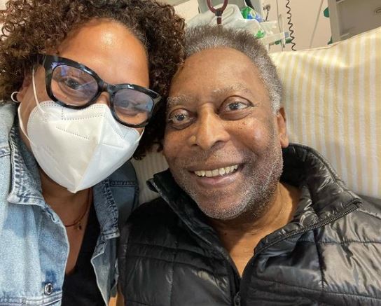 Hija de Pelé publica foto y afirma que "se recupera bien"
