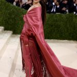 Rosalía lleva el mantón de Manila a la Met Gala de Nueva York