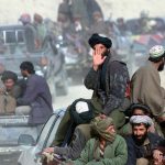 Talibanes asesinan a una policía afgana embarazada frente a su familia