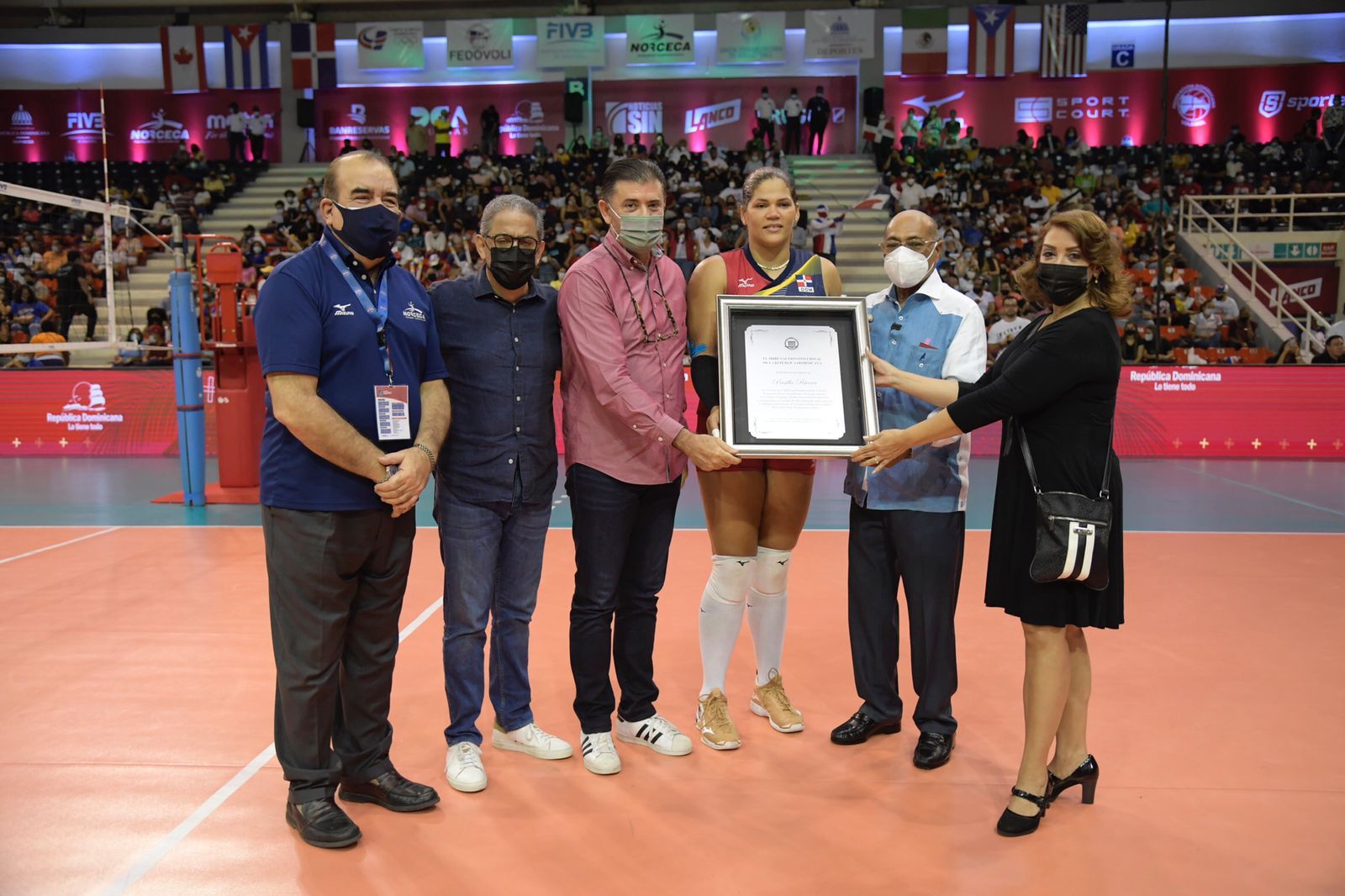 Tribunal Constitucional reconoce trayectoria de Priscilla Rivera, capitana de las Reinas del Caribe