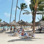 Turistas podrán entrar a RD sin prueba ni tarjeta de vacunación contra la COVID-19