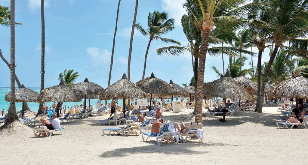 Turistas podrán entrar a RD sin prueba ni tarjeta de vacunación contra la COVID-19