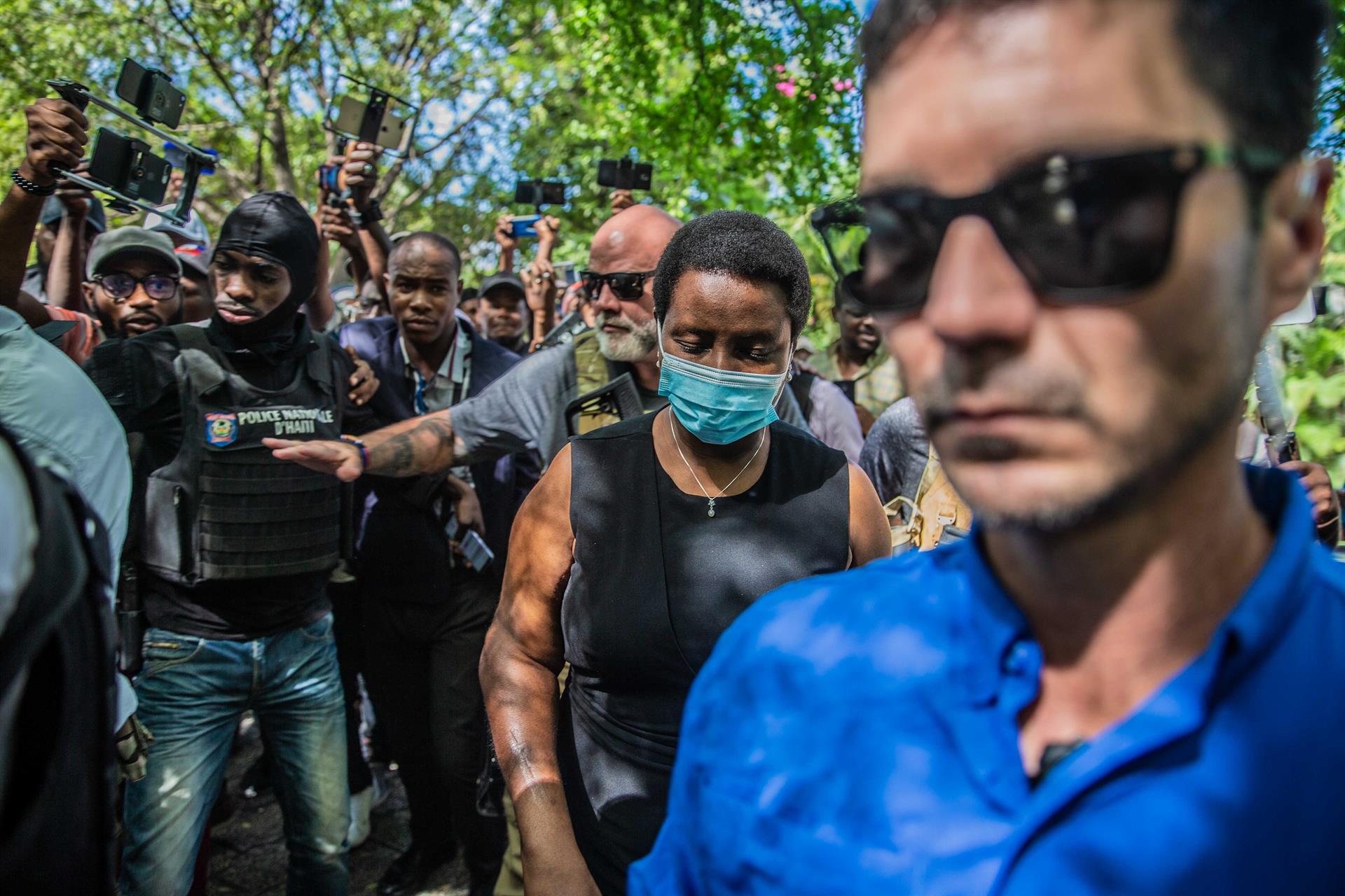 Juez realiza al menos 80 preguntas a viuda Moise durante interrogatorio