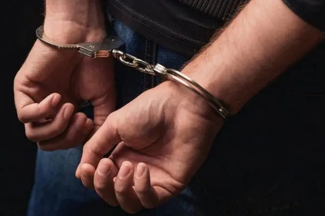 Apresan hombre por disparar a una patrulla preventiva