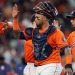 Astros van a Chicago con escobas en mano