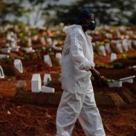 Muertes y contagios por COVID-19 cayeron un 80 % desde junio en Brasil
