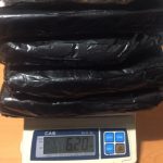 Autoridades ocupan cinco paquetes de presumible cocaína en el AILA
