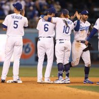 Dodgers derrotan Bravos y acortan ventaja en Serie de Campeonato