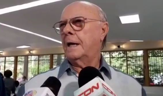 Hipólito favorece más impuestos al alcohol y loterías
