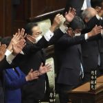 Japón disuelve Parlamento antes de elección del 31 de octubre