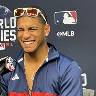 Dominicano José Sirí, la chispa que encendió el Juego 2 de la Serie Mundial
