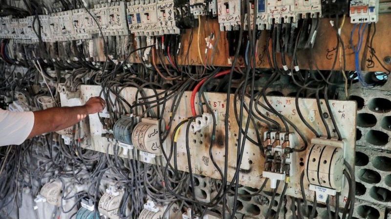 Apagón deja al Líbano sumido en la oscuridad en medio de crisis económica