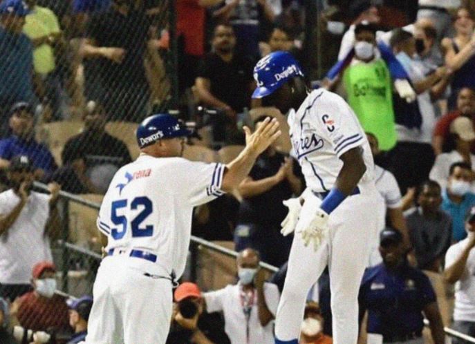 Licey le gana al Escogido primer juego de la serie regular LIDOM