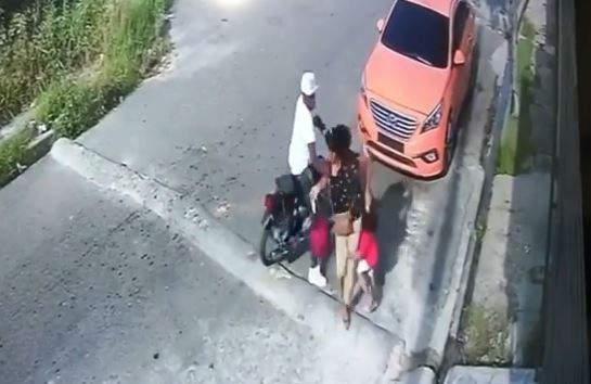 Mujer enfrenta atracador en Villa Mella