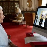 Reina Isabel II atiende audiencias virtuales tras su alta hospitalaria
