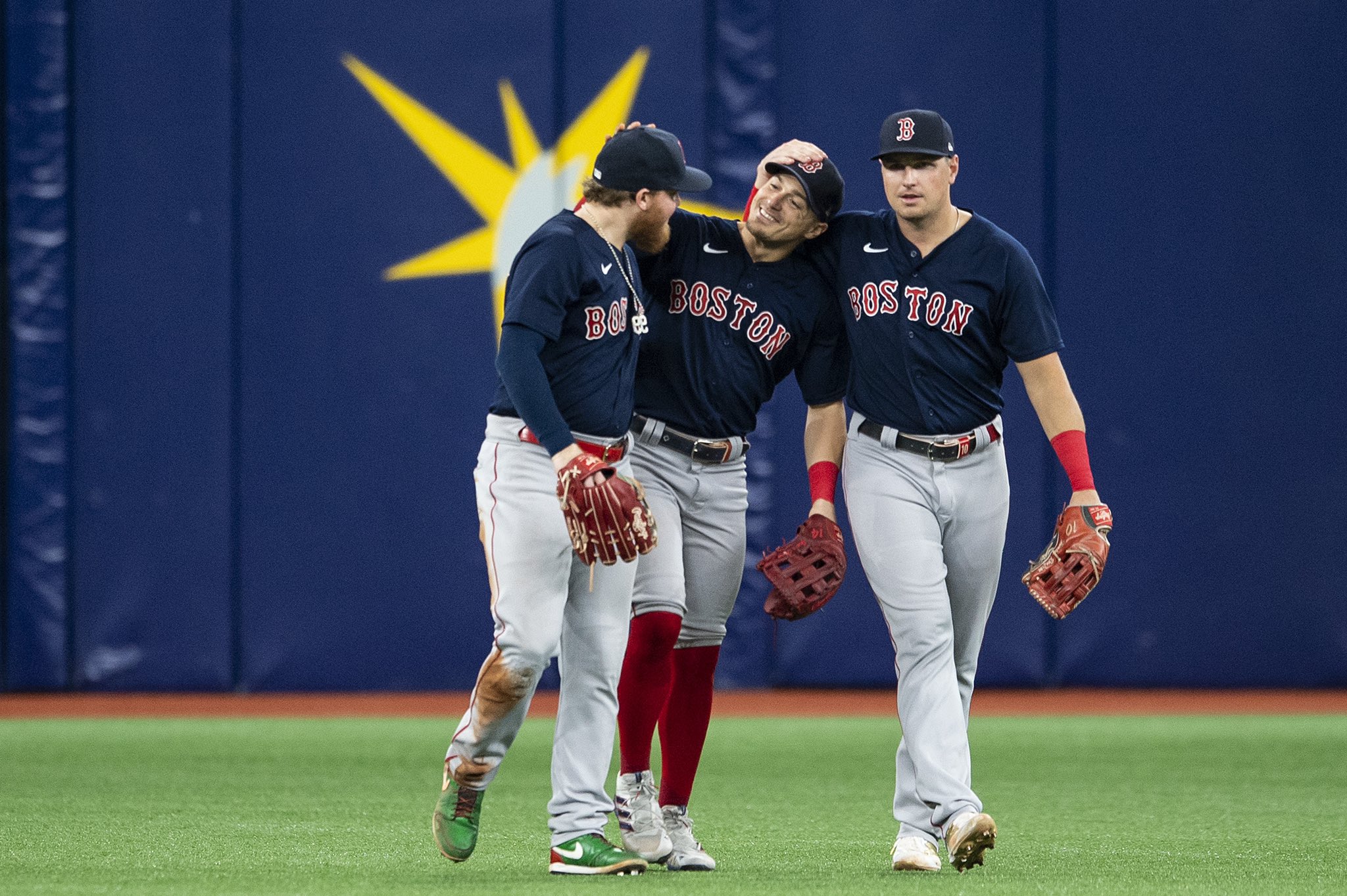 Se sacude Boston y empata Serie Divisional a un triunfo por bando