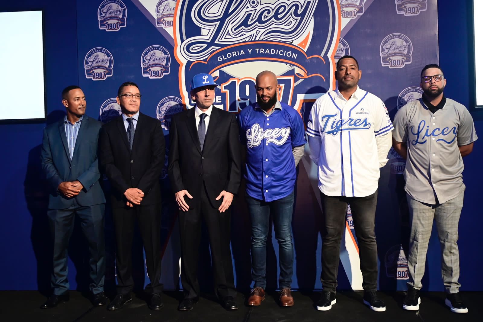 Tigres del Licey presentan maquinaria para torneo invernal 2021-2022