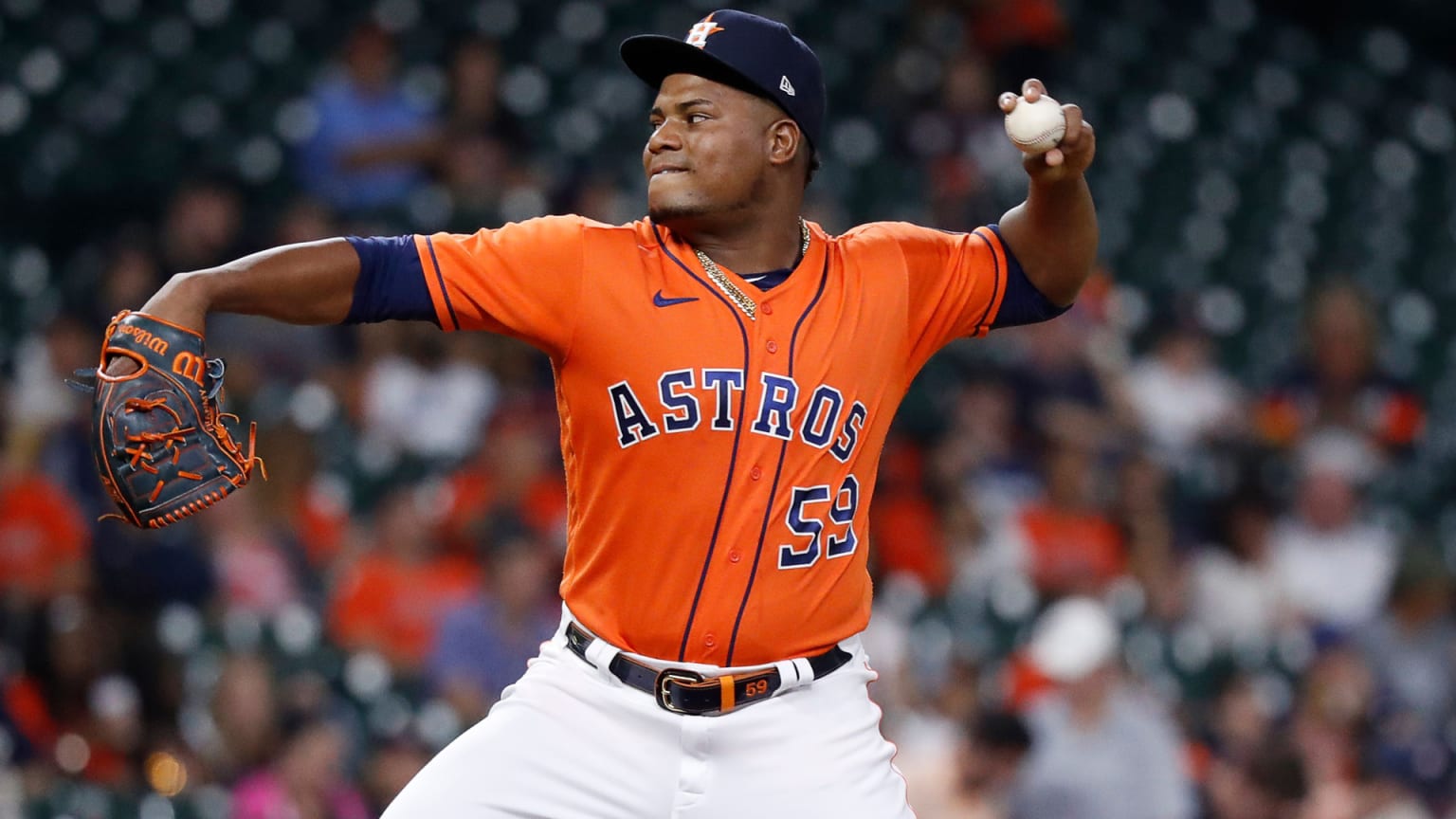 Dominicano Framber Valdez abrirá Juego 1 de la SCLA por Houston