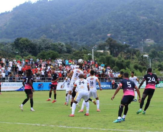 Vega Real derrota al Jarabacoa en la ida de las semifinales